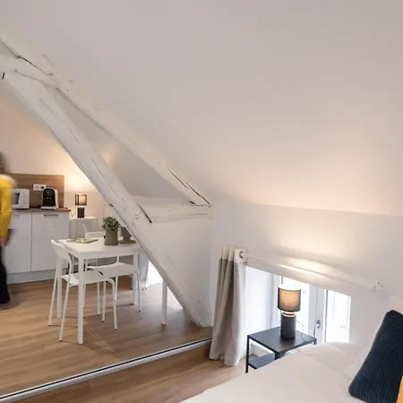 Les Cles De La Porte Saint-nicolas - Parking - Centre