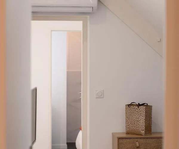 Apartment Les Cles De La Porte Saint-nicolas - Parking - Centre Beaune (Cote d'Or)