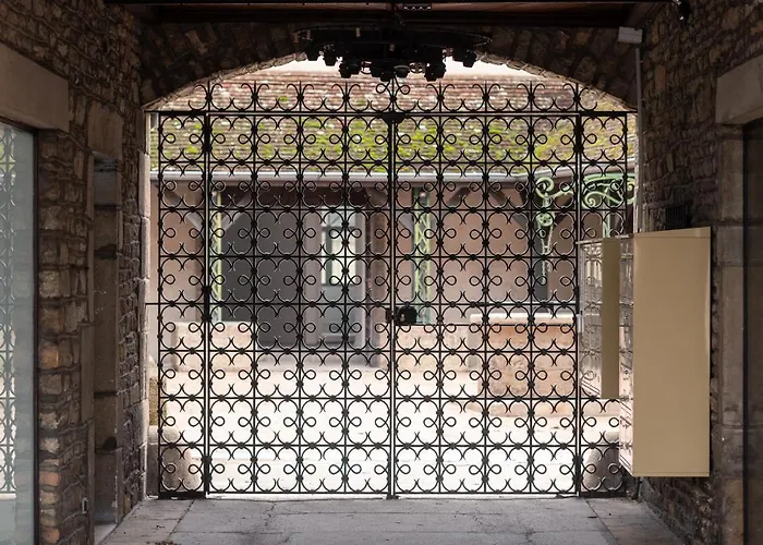 Les Clés De La Porte Saint-nicolas - Parking - Centre * Beaune (Cote d'Or)