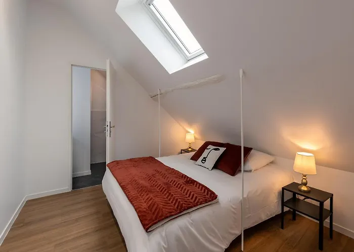 Les Cles De La Porte Saint-nicolas - Parking - Centre * Beaune (Cote d'Or)