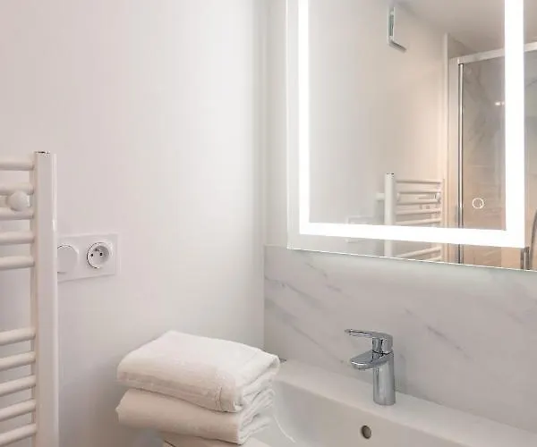 Apartment Les Cles De La Porte Saint-nicolas - Parking - Centre Beaune (Cote d'Or)